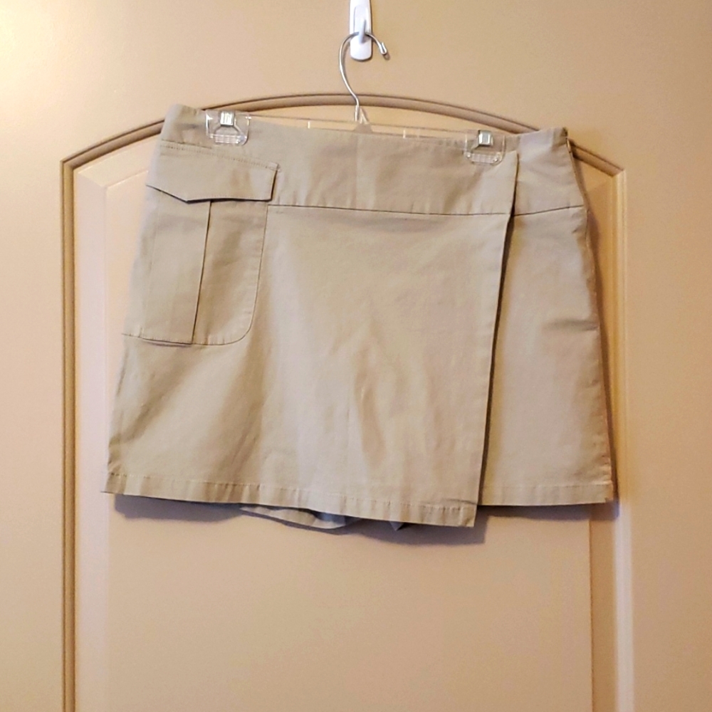 Women's Size 10 Dockers' Skort